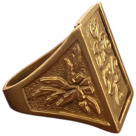 18k Gold Plated Brass Poison Hidden Compartment Ring - Picture 6 of 10